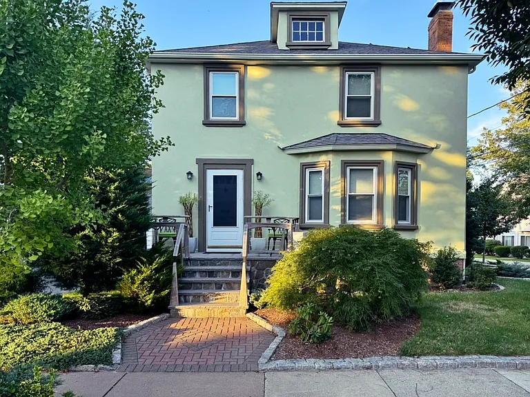 311 Temple St — Photo 1