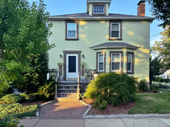 311 Temple St, West Roxbury, MA 02132