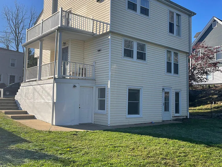 505 Hawke St — Photo 2