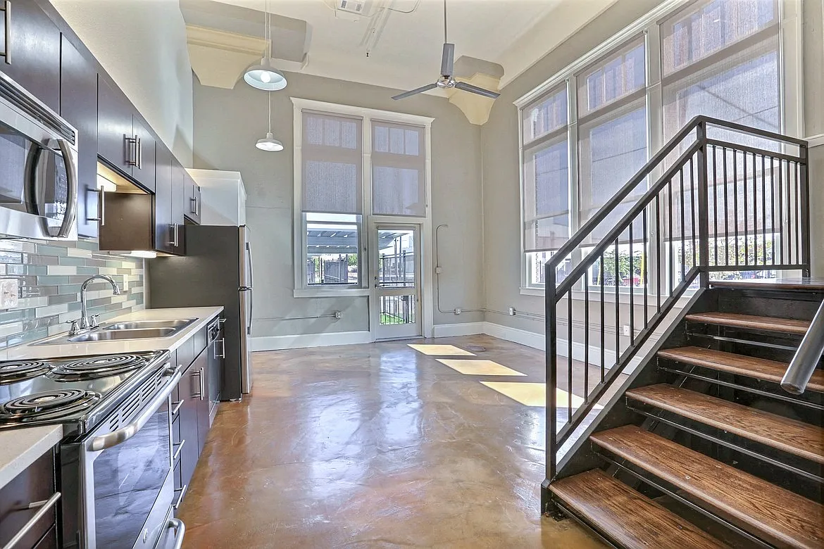 3333 Elm Street Lofts — Photo 1