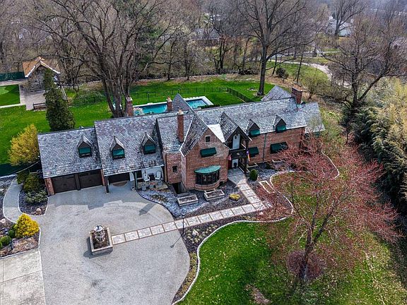 3rd image of 206 Hilltop Ln