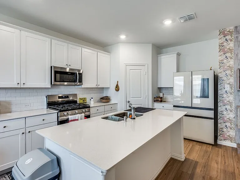 2116 Angus Dr — Photo 4