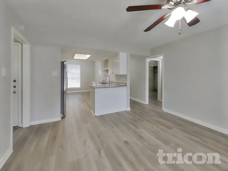 9007 Gauguin Dr — Photo 2