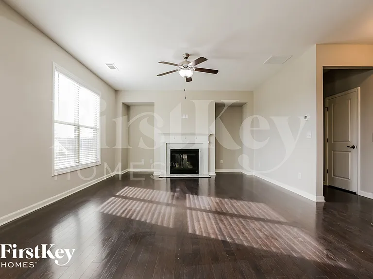 4895 Frontier Dr — Photo 3