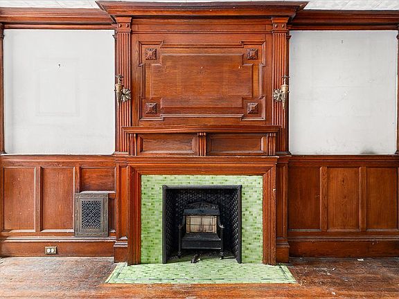 2nd image of 609 W 147th St