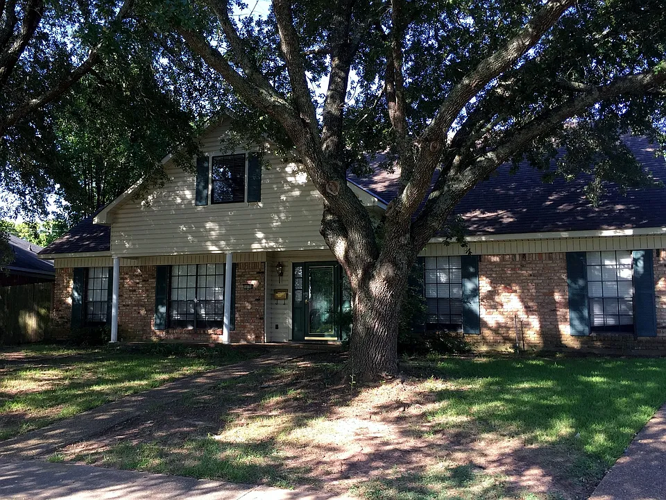 10114 Village Green Dr