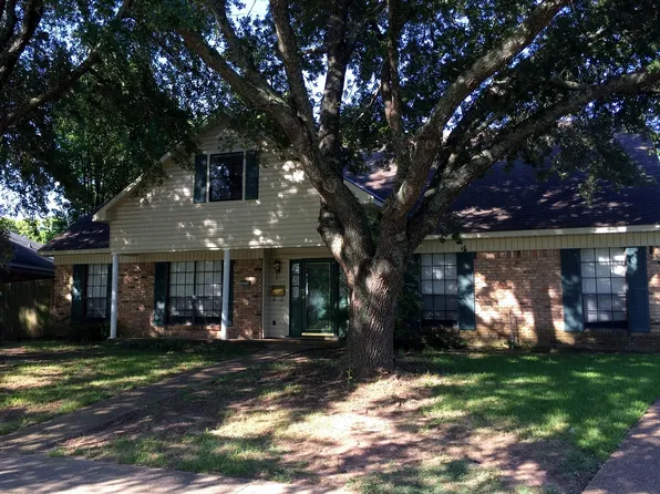 10114 Village Green Dr, Shreveport, LA 71115