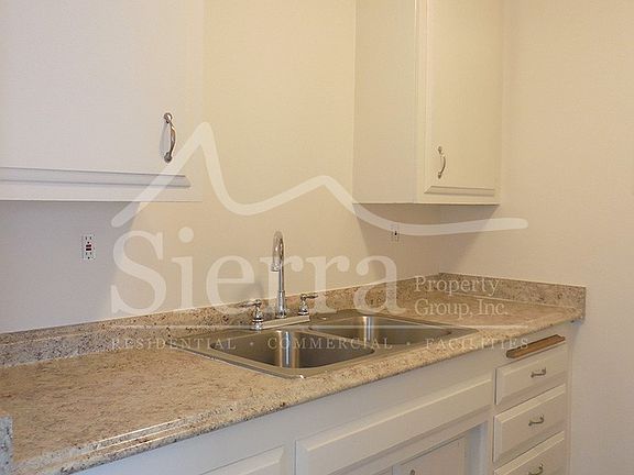 3rd image of 1217-1219-1221 De La Vista Ave #B3
