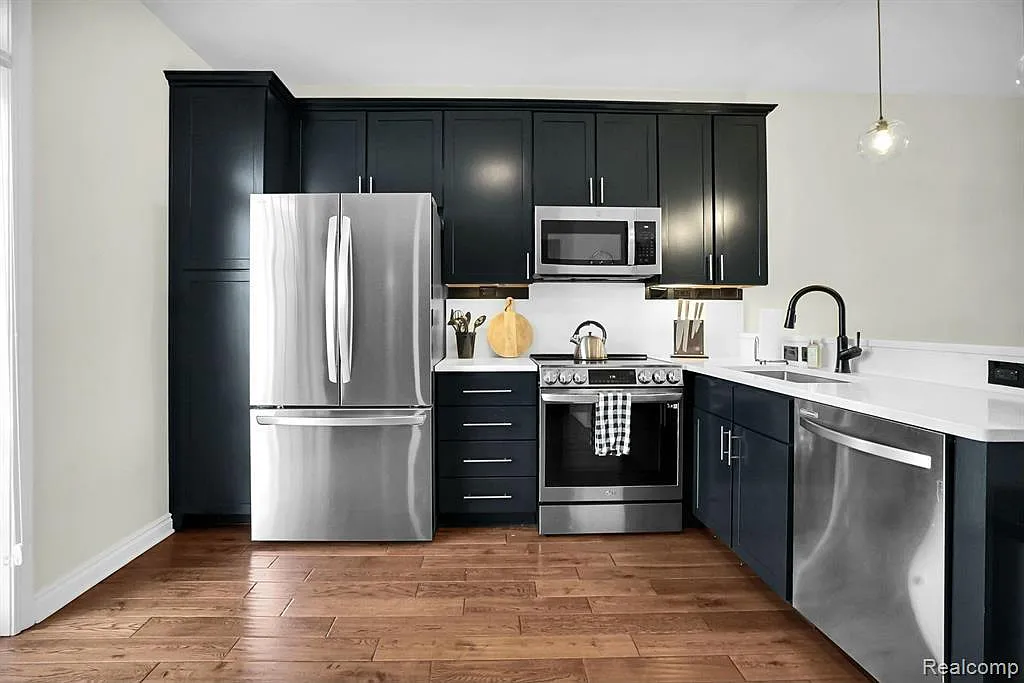 2 bed, 1670 sqft, $6,000 — Photo 3