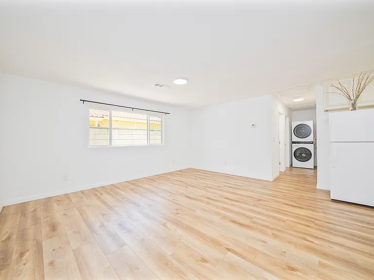 349 E Newman Ave #B — Photo 10