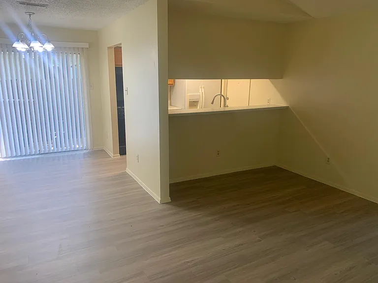 523 Greenlawn Blvd — Photo 15