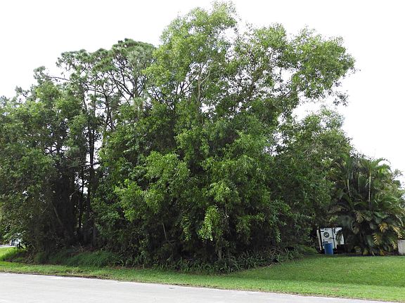 4th image of 692 NE Horizon Ln