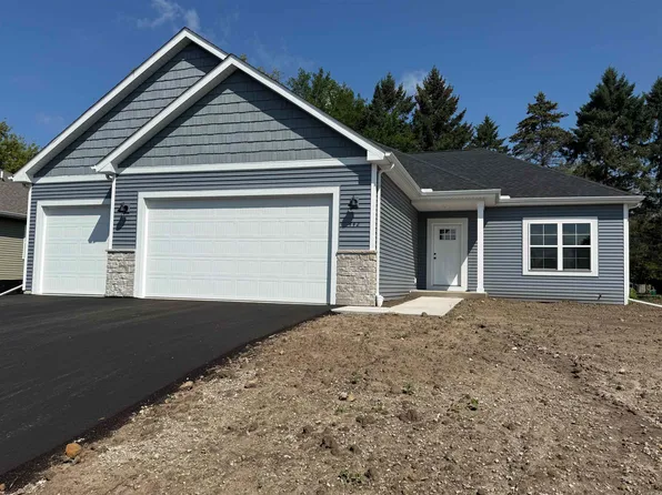 442 Village Ln, Ripon, WI 54971