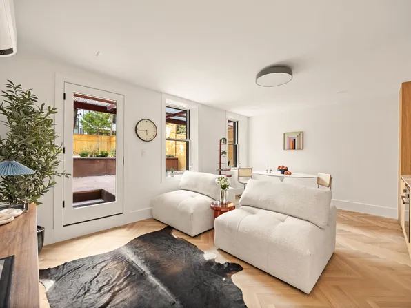 95 Monroe Street image 14 of 20