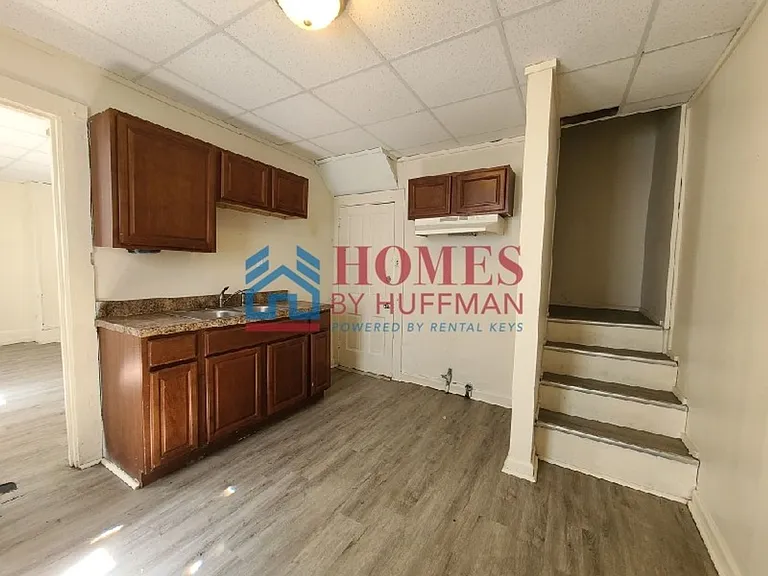 1319 Oakley St — Photo 5
