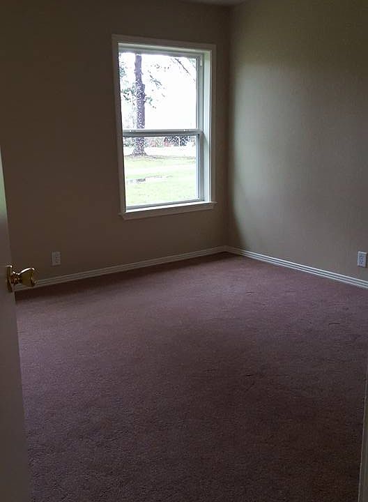 1st image of 211 E Carolanne Blvd