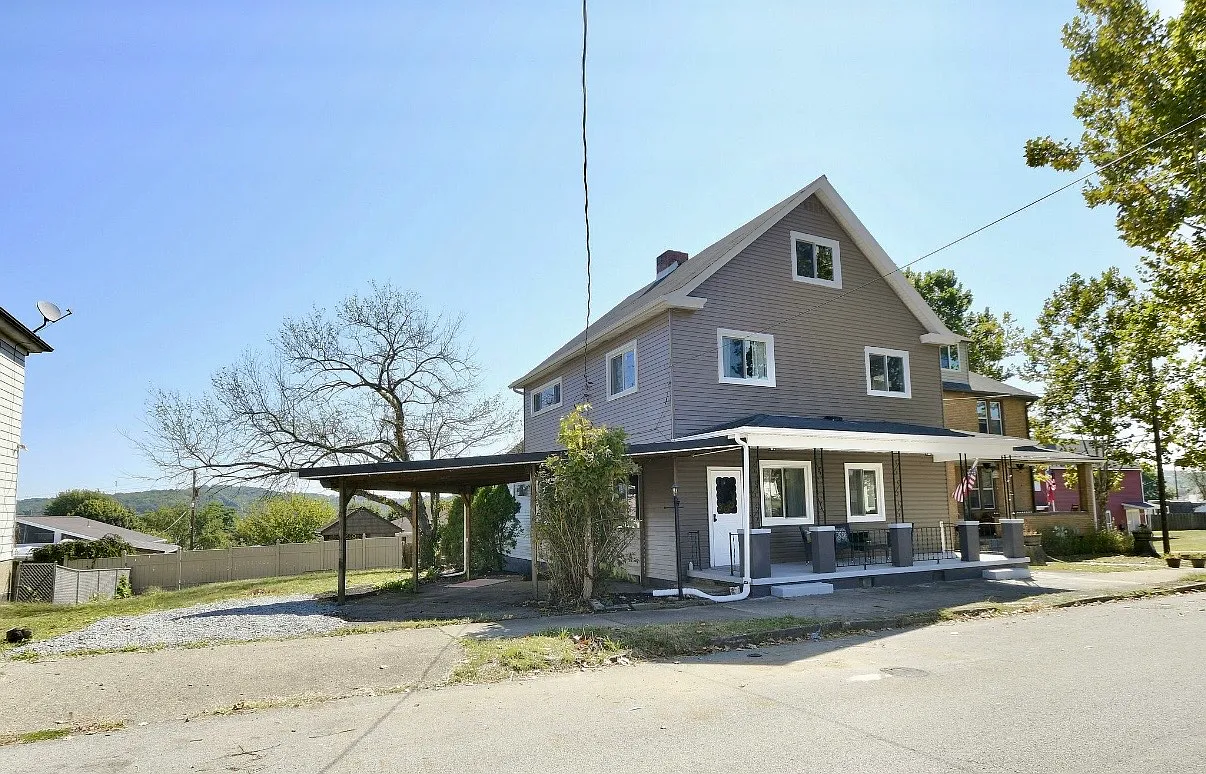 4 bed, 2016 sqft, $1,500 — Photo 2