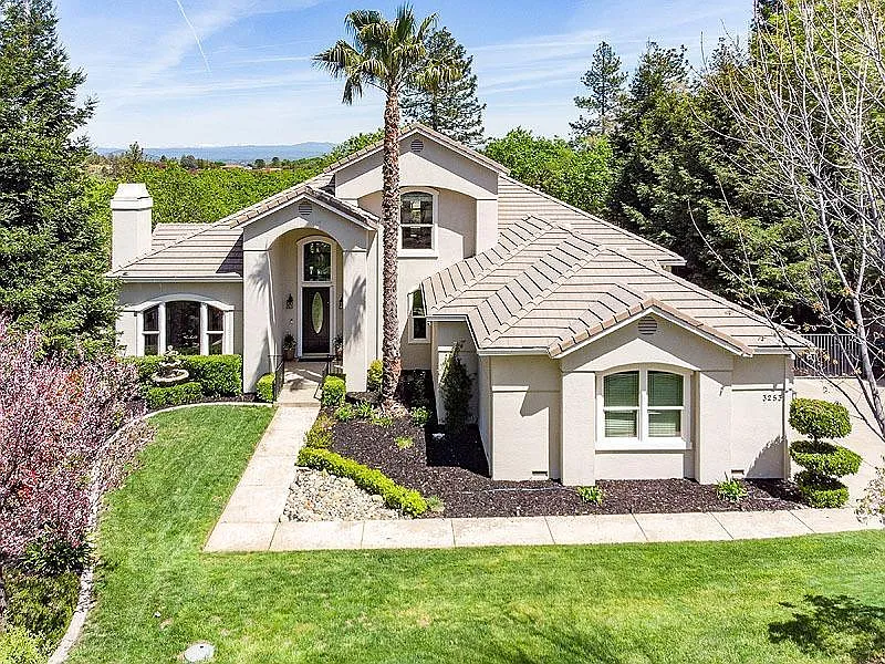 3253 Chasen Dr photo 1