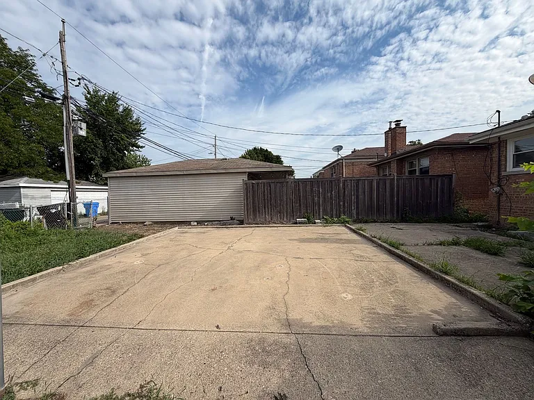 9756 S Lowe Ave — Photo 16
