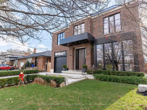 39 Cardigan Rd, Toronto, ON M8Z 2W1