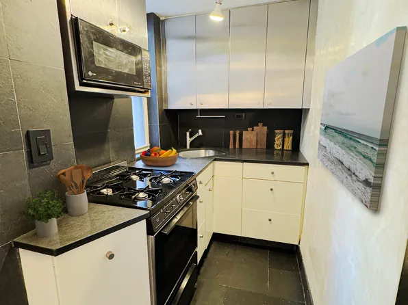 333 East 53rd Street image 5 of 21