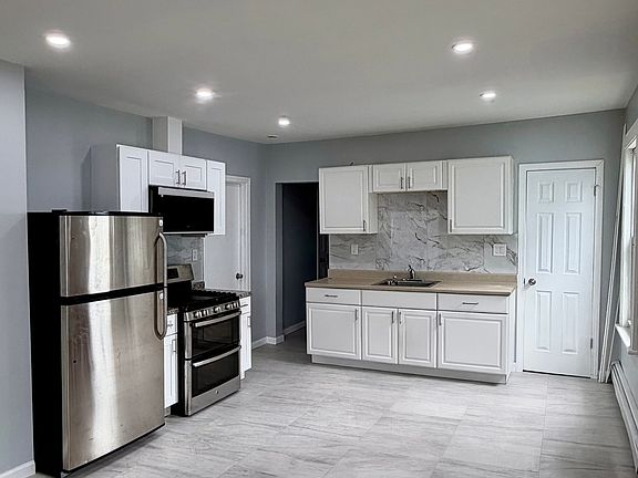 4th image of 52 Clinton Ave