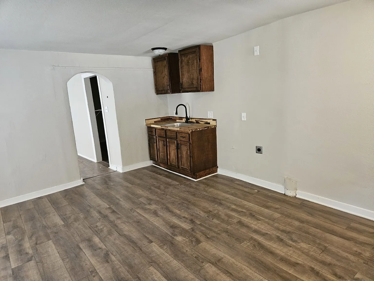 1 bed, 1.0 bath, $745 — Photo 2
