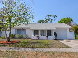 9384 92nd St, Seminole, FL 33777