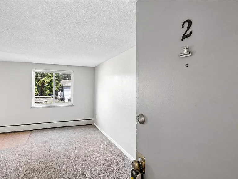 Kimberly Apartments — Photo 15