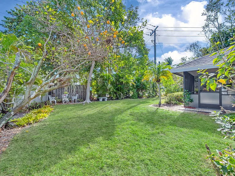 Azalea Ln — Photo 12