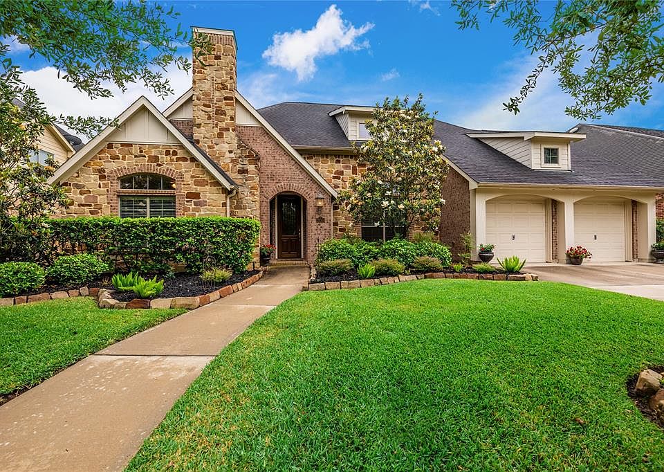1st image of 28503 Blue Holly Ln