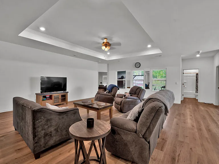 9426 Doss Ferry Ln — Photo 13