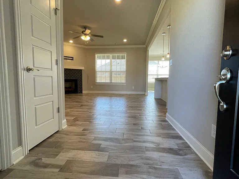 421 Linda Ln — Photo 6