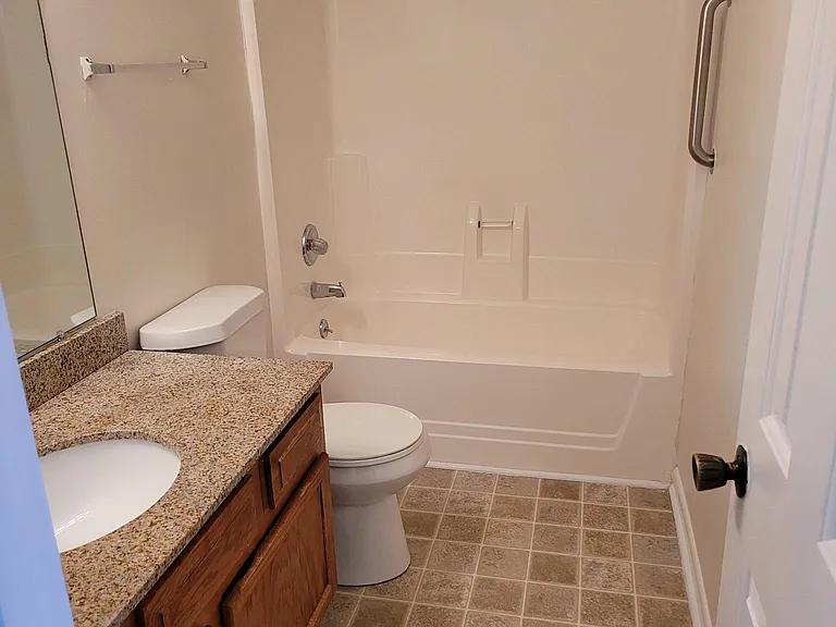 255 Mayflower Ln N — Photo 8