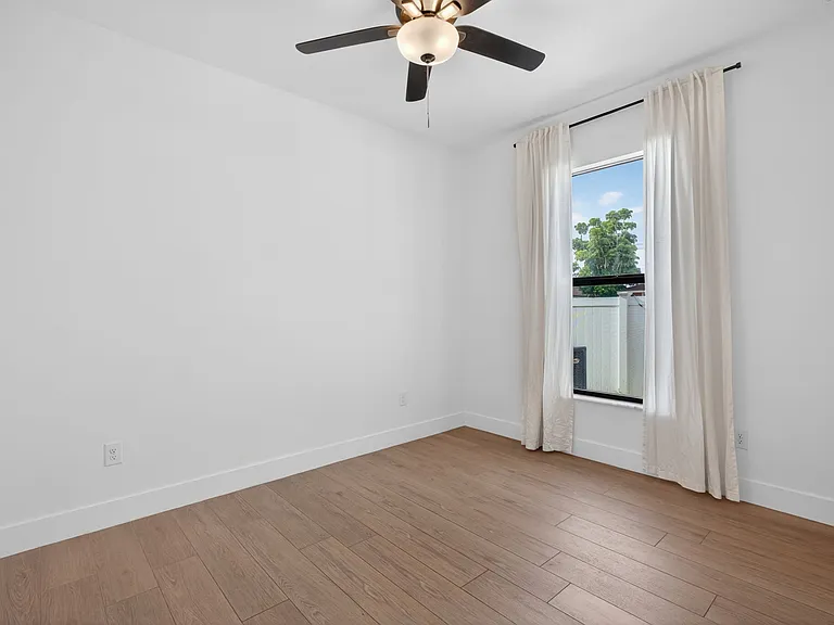 1218 SW 9th Ct — Photo 9