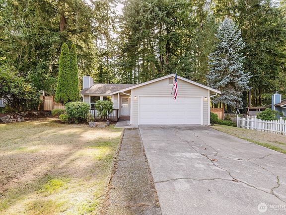 2nd image of 1504 NW Lakehill Circle