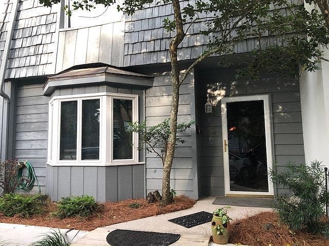 1st image of 133 Oak St APT 14