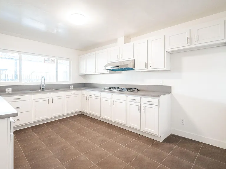 1011 San Julian St #203 — Photo 14