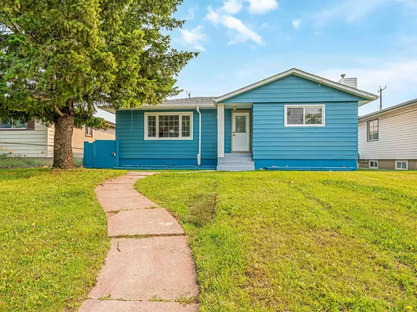 12023 137th Ave NW, Edmonton, AB T5E 1Z7