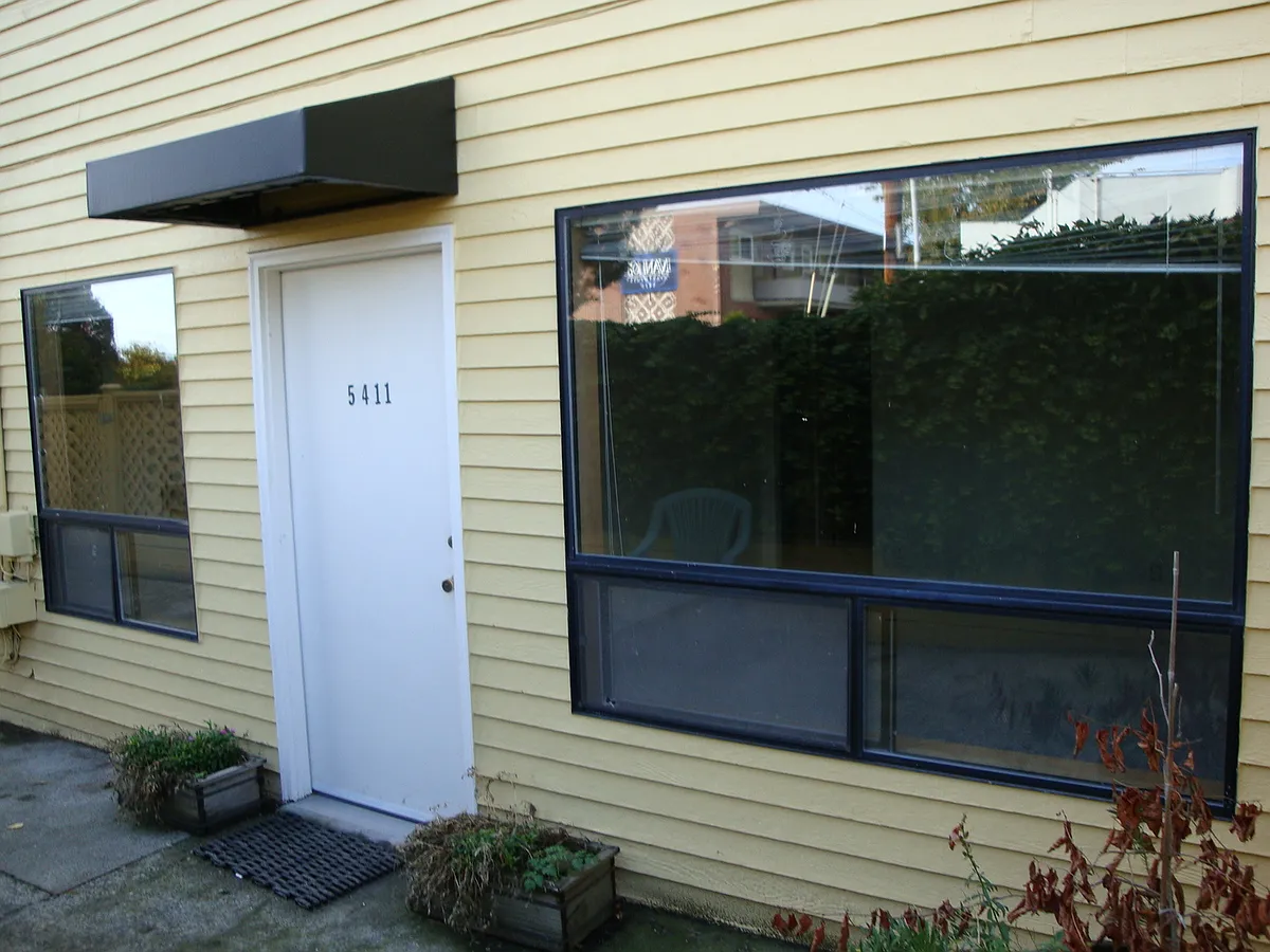 Building Photo - 5409 Ivanhoe Pl NE