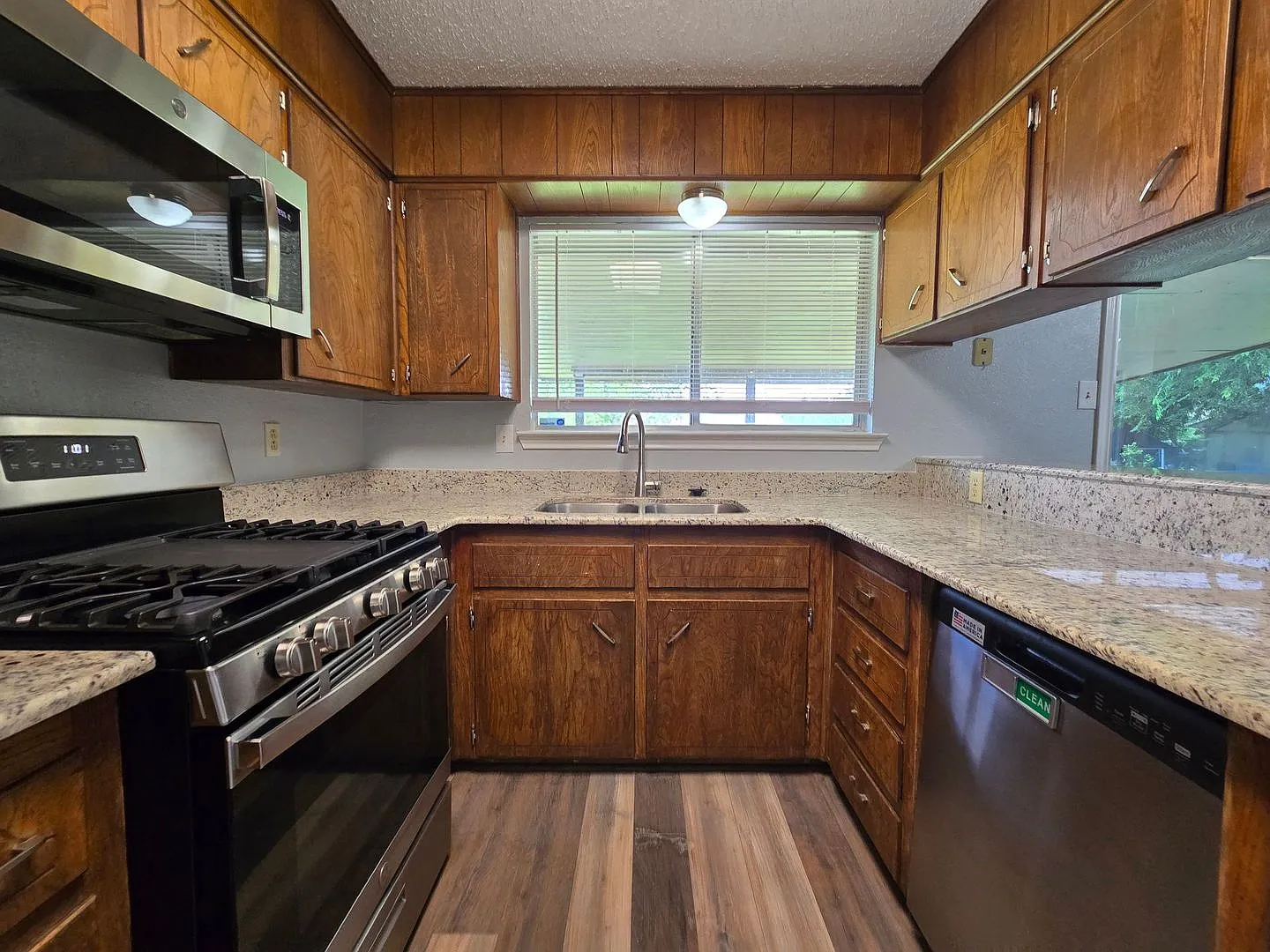 Coming Soon! Huge Rent Special & New In Management — Photo 4