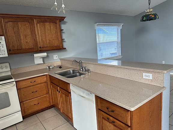 4th image of 3433 Cove Ct E