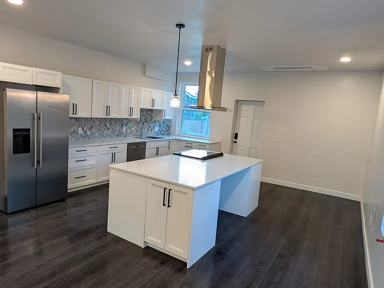 4725 McMillan Ave — Photo 6