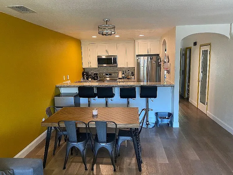 Peppermill Cir — Photo 5