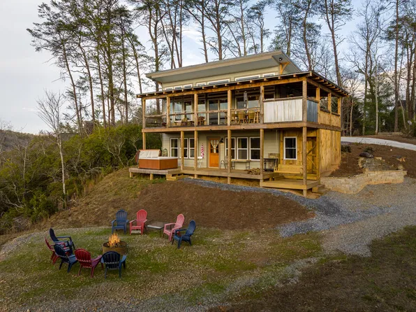 21 Riverview Cir, Blue Ridge, GA 30513