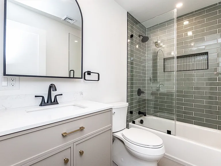 165 Campbell Ave #2 — Photo 33