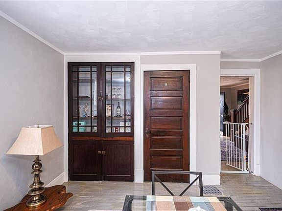 5th image of 628 Stanton St