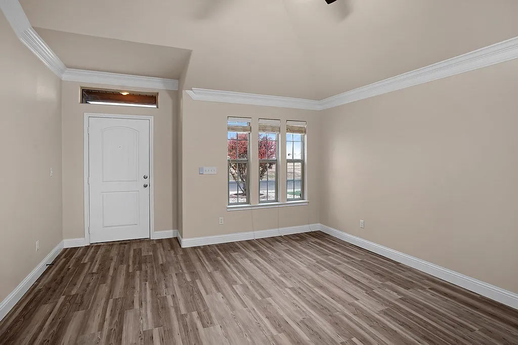 3 bed, 2.0 bath, 1480 sqft, $2,500 — Photo 2