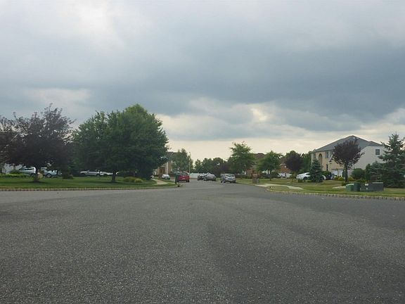 5th image of 521 Hartshorne Ct