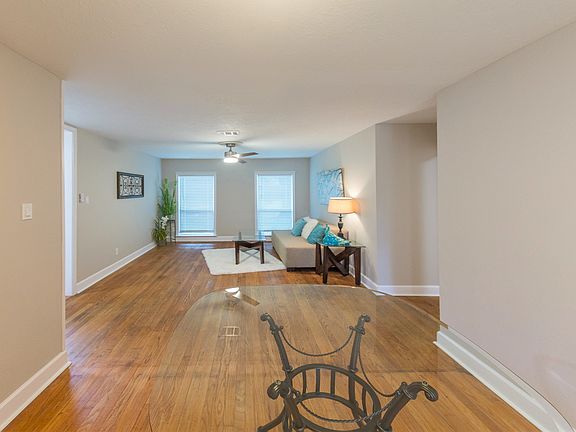 5th image of 217 W 3rd St
